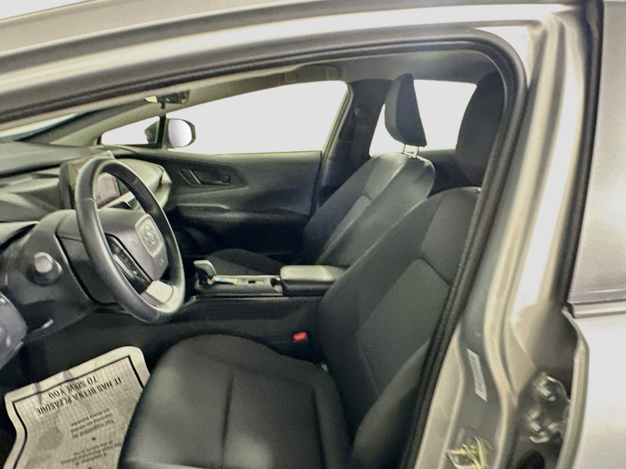 Used 2025 Toyota Prius LE FWD image 13