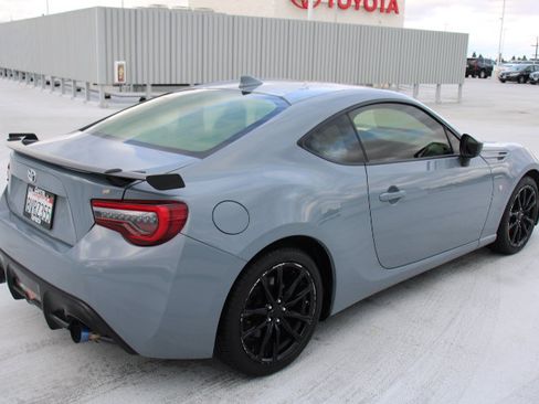 Used 2018 Toyota 86 image 3