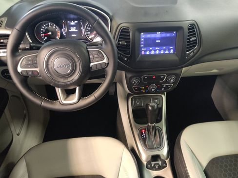Used 2019 Jeep Compass Latitude FWD image 22