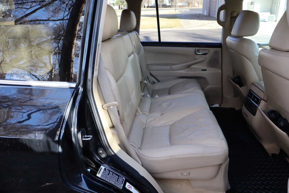 Used 2011 Lexus LX 570 4WD w/ Luxury Pkg image 21