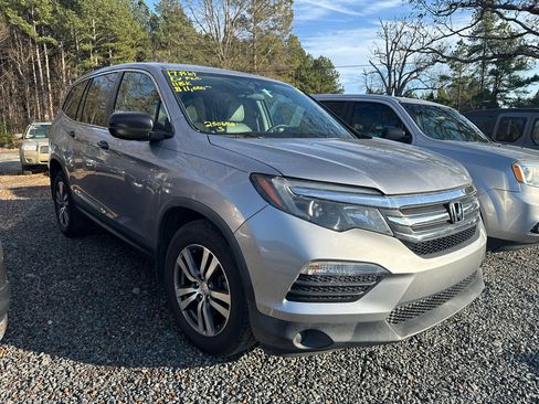 Used 2017 Honda Pilot LX image 3