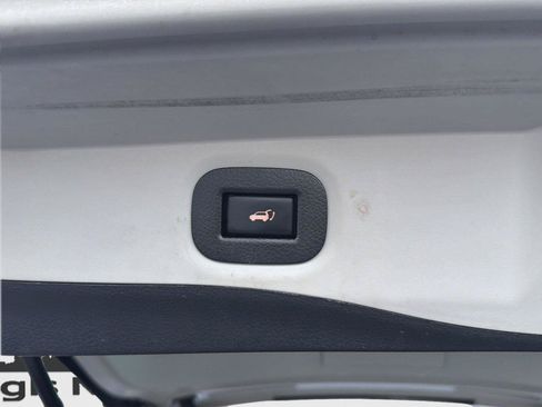 Used 2018 Nissan Rogue SV AWD/4WD image 27