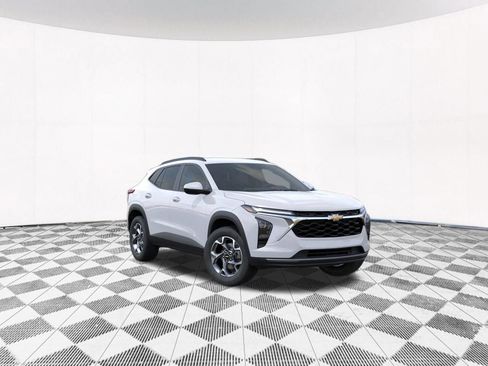 New 2026 Chevrolet Trax LT w/ LT Convenience Package FWD image 8