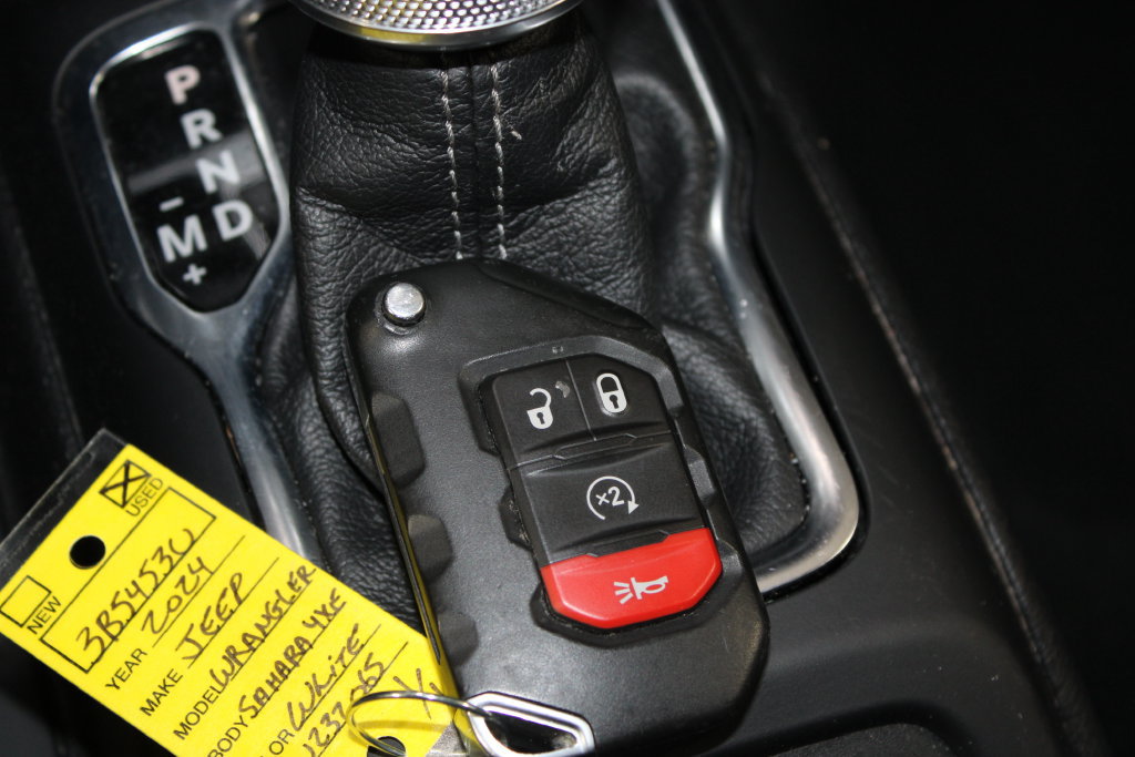 Used 2024 Jeep Wrangler Unlimited Sahara AWD/4WD image 39