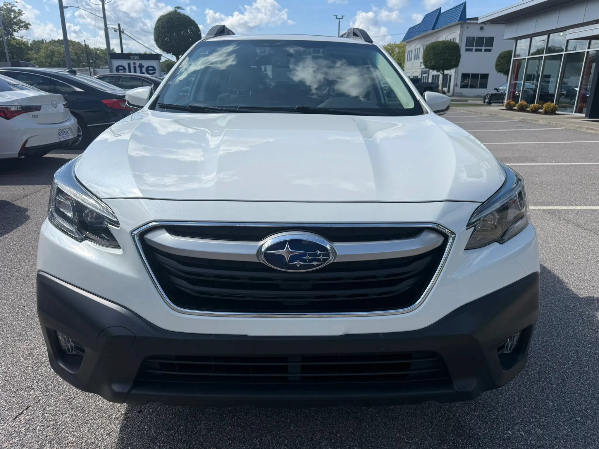 Used 2022 Subaru Outback Premium AWD/4WD image 2