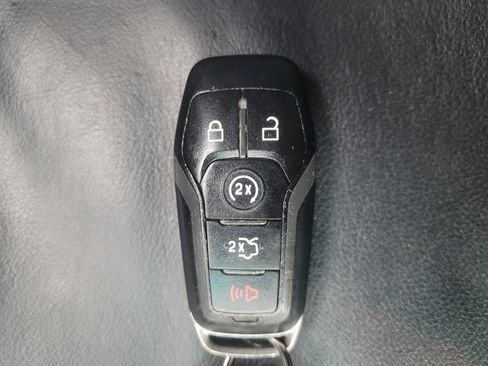 Used 2016 Ford Explorer XLT w/ Equipment Group 202A FWD image 32