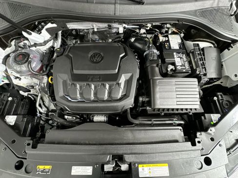 Used 2024 Volkswagen Tiguan SE R-Line image 29