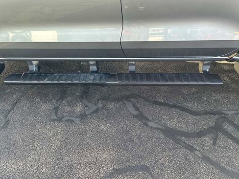 Used 2023 Chevrolet Colorado Z71 image 32