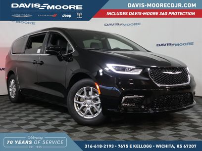 New 2025 Chrysler Pacifica Select