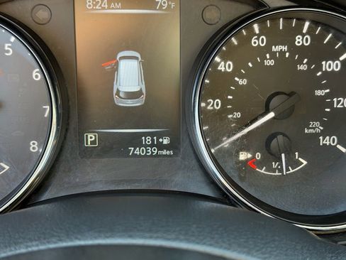 Used 2017 Nissan Rogue SV FWD image 25