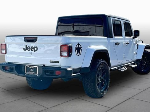 Used 2023 Jeep Gladiator Sport AWD/4WD image 7