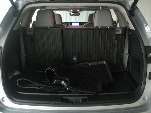 Used 2023 Toyota Highlander XLE image 23