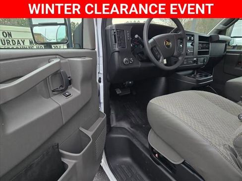 New 2025 Chevrolet Express 3500 Work Van w/ Power Convenience Package image 16