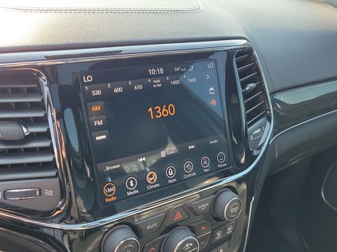 Used 2019 Jeep Grand Cherokee Overland AWD/4WD image 26