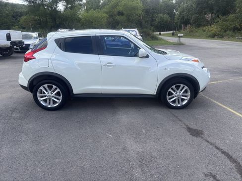 Used 2012 Nissan Juke SV image 2