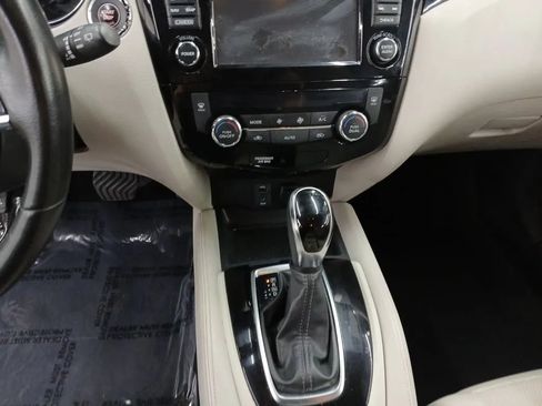 Used 2018 Nissan Rogue Sport SL FWD image 12