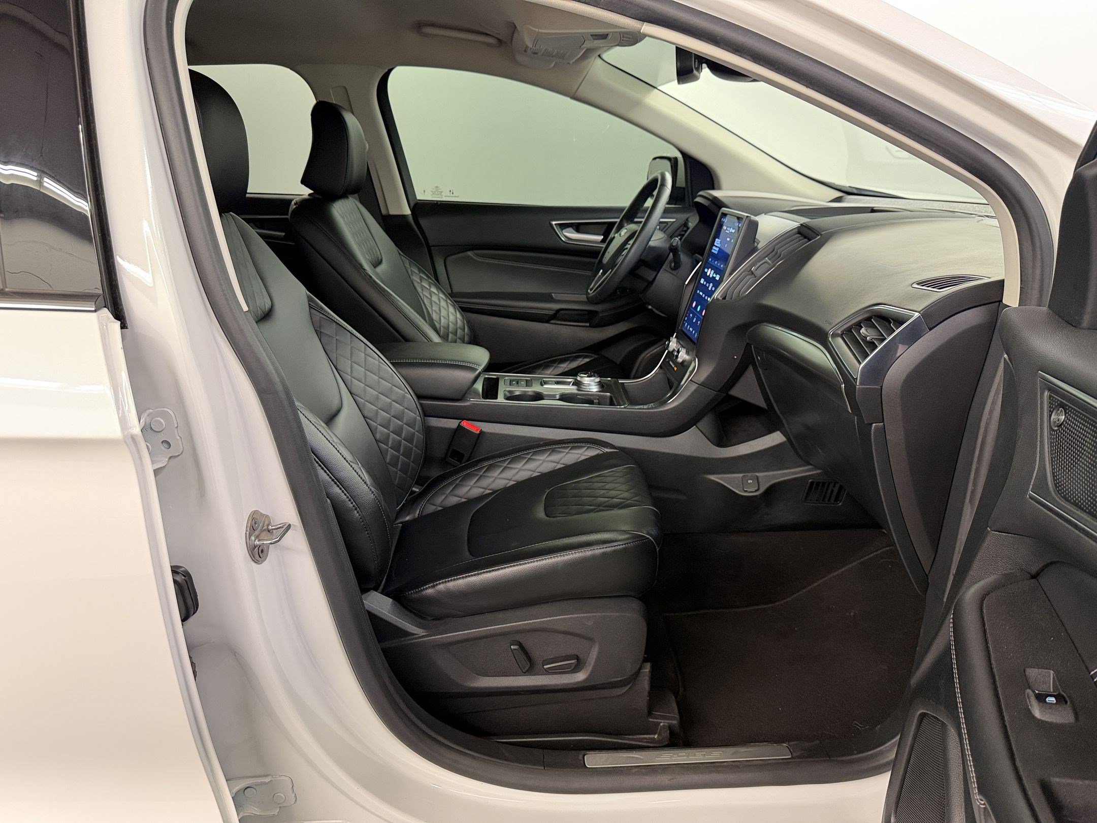 Used 2024 Ford Edge Titanium AWD/4WD image 22