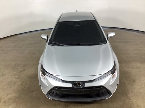 Used 2023 Toyota Corolla LE FWD image 2