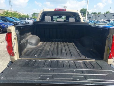 Used 2019 Toyota Tundra SR5 w/ SR5 Upgrade Package AWD/4WD image 36