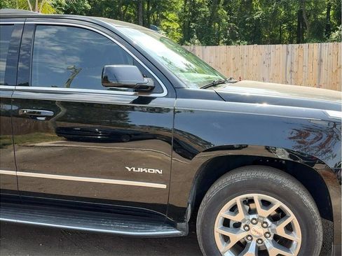 Used 2017 GMC Yukon SLT w/ Open Road Package AWD/4WD image 11