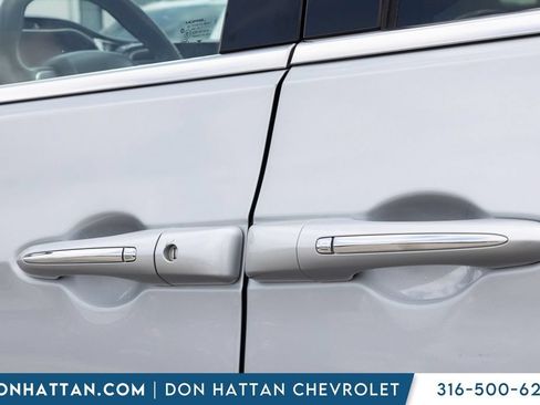 Used 2023 Chrysler Pacifica Limited FWD image 31