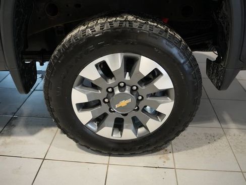 Used 2024 Chevrolet Silverado 2500 Custom w/ Custom Value Package image 5