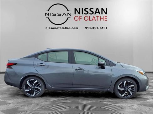 New 2025 Nissan Versa SR w/ Trunk Package FWD image 29