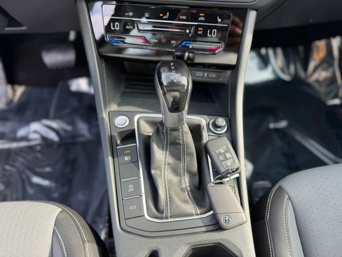 Used 2025 Volkswagen Jetta SE FWD image 20