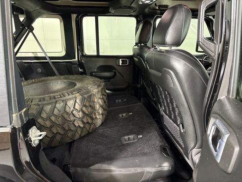 Used 2021 Jeep Wrangler Unlimited Rubicon w/ Xtreme Recon 35" Tire Package AWD/4WD image 21