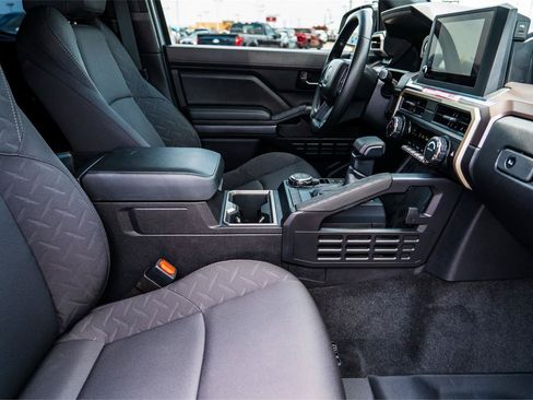 Used 2025 Toyota Tacoma SR5 AWD/4WD image 24
