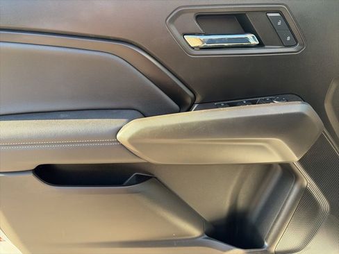 Used 2023 Chevrolet Colorado LT w/ LT Convenience Package II image 11