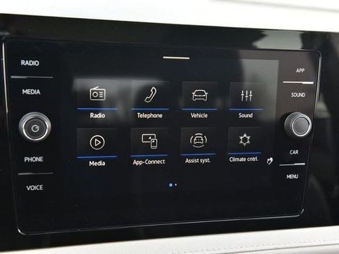 New 2026 Volkswagen Taos SE image 13