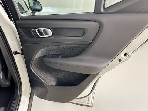 Used 2024 Volvo XC40 B5 Ultimate w/ Climate Package AWD/4WD image 39