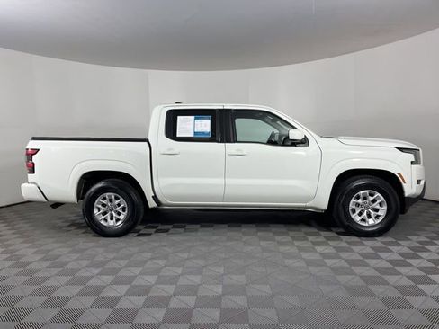 Used 2024 Nissan Frontier SV image 14