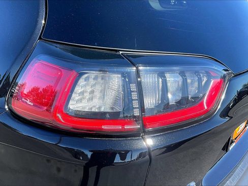 Used 2019 Jeep Cherokee Limited image 17