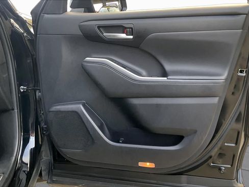 Used 2023 Toyota Highlander XSE FWD image 23
