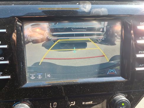 Used 2019 Toyota Camry SE w/ Convenience Package image 30