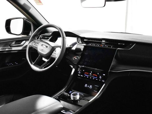 Used 2025 Jeep Grand Cherokee L Limited w/ Trailer Tow Package image 32