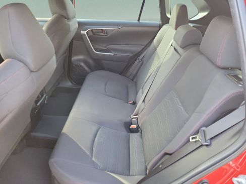 Used 2021 Toyota RAV4 SE w/ Weather & Moonroof Package AWD/4WD image 10