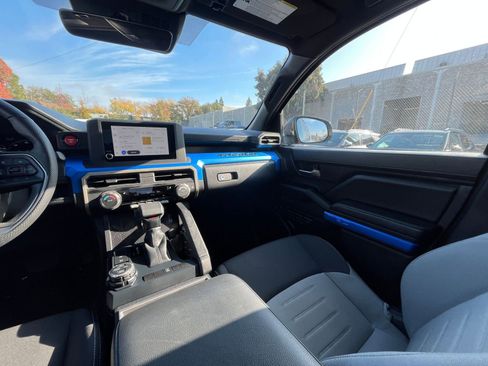 Used 2025 Toyota Tacoma TRD Off-Road image 33