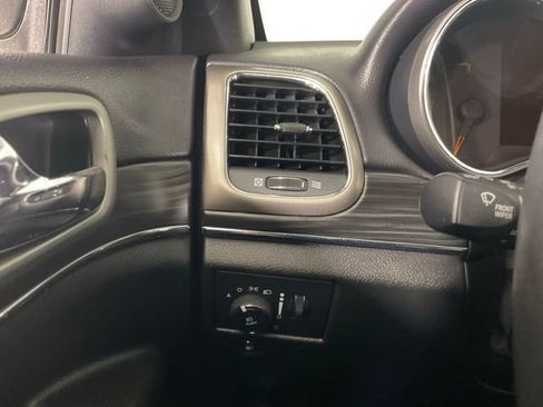 Used 2019 Jeep Grand Cherokee Limited AWD/4WD image 20