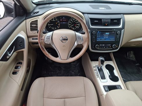 Used 2016 Nissan Altima 2.5 SL w/ 2.5 Technology Package FWD image 11