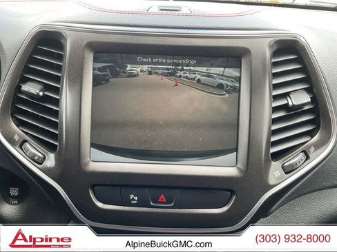 Used 2019 Jeep Cherokee Trailhawk w/ Cold Weather Group image 17