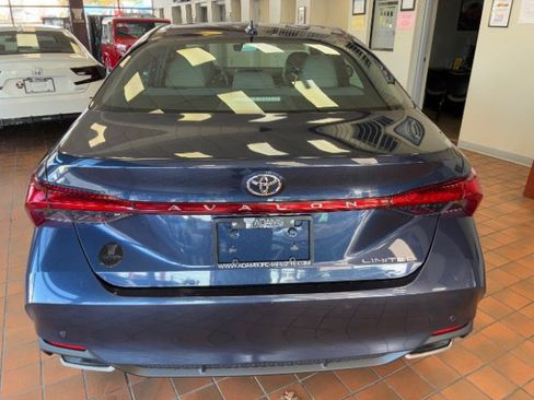 Used 2019 Toyota Avalon Limited image 10