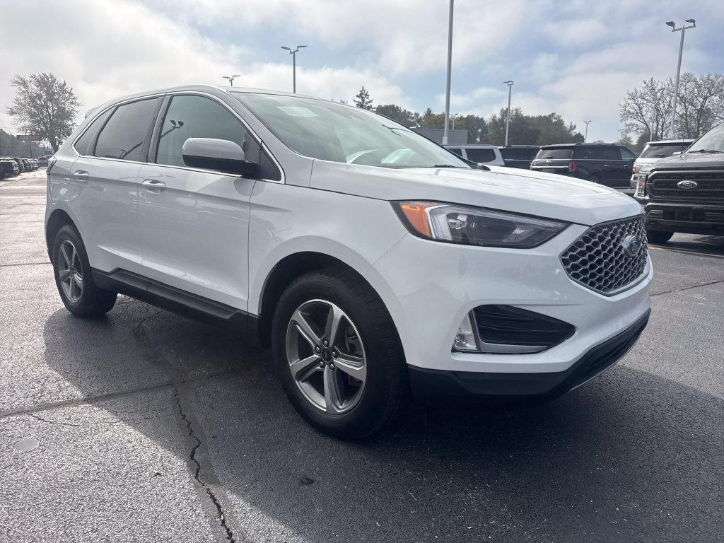 Used 2024 Ford Edge SEL w/ Convenience Package AWD/4WD image 4