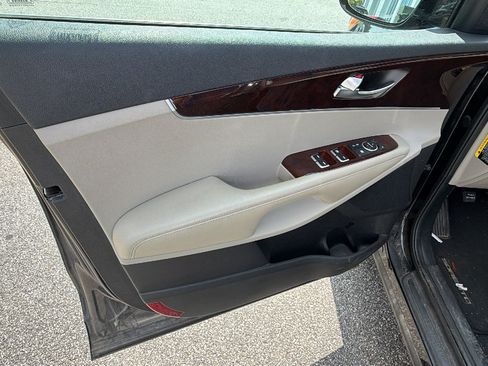 Used 2017 Kia Sorento FWD image 14