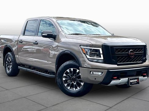 Used 2023 Nissan Titan PRO-4X w/ Pro-4x Convenience Package AWD/4WD image 3