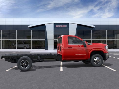 New 2025 GMC Sierra 3500 SLE w/ SLE Convenience Package image 5