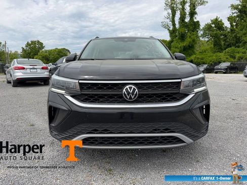 Used 2023 Volkswagen Taos SE w/ Panoramic Sunroof Package image 8