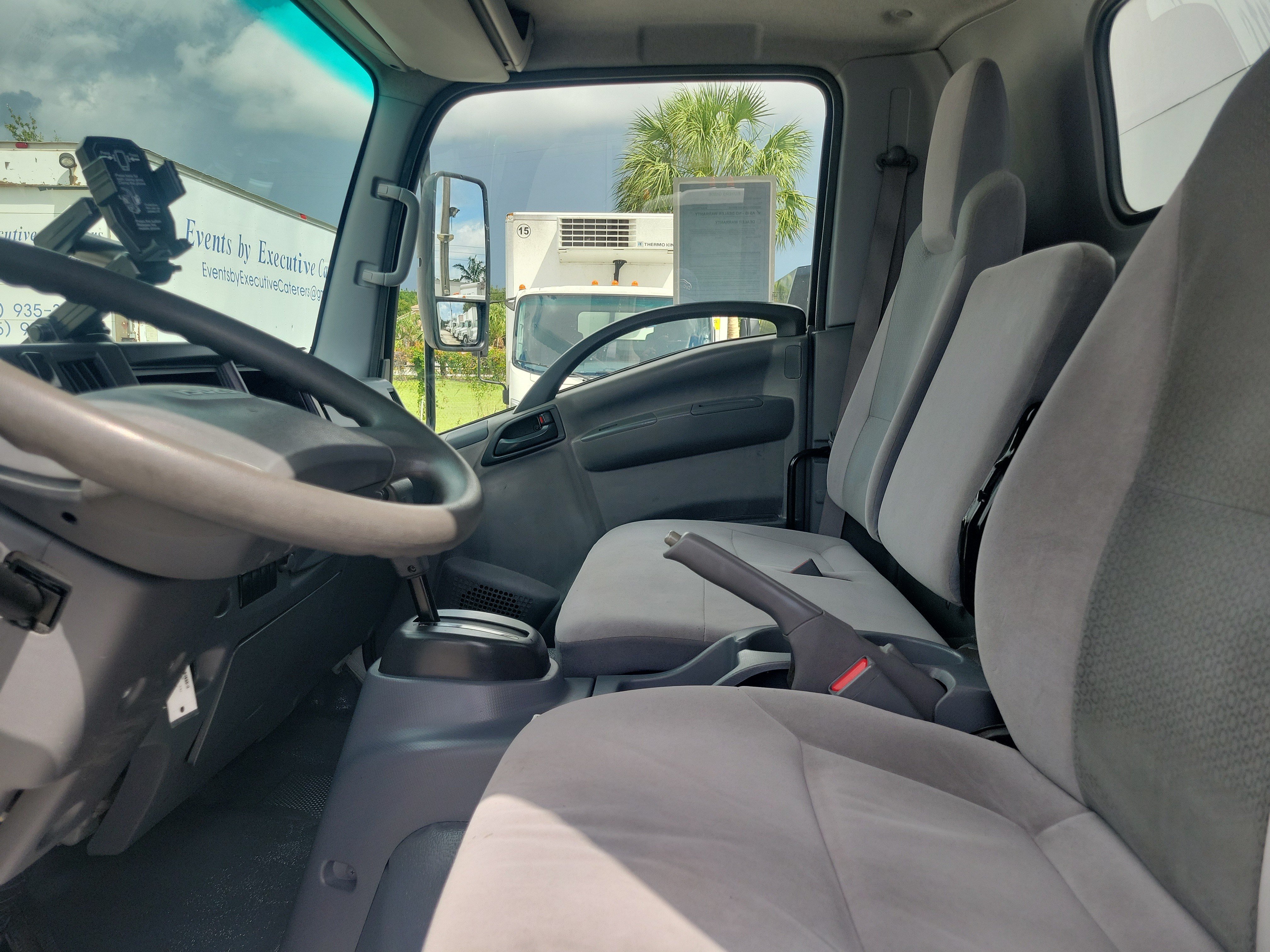 Used 2018 Isuzu NPR RWD image 22